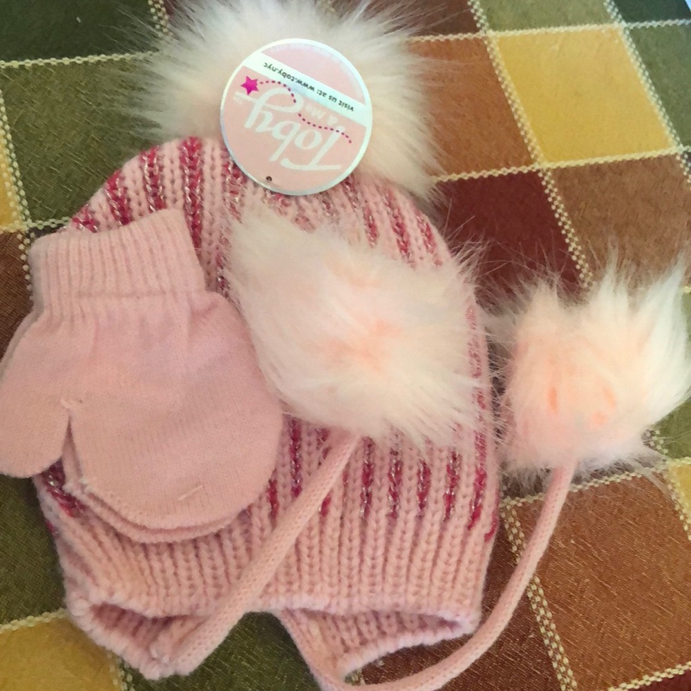 Little girls 2-4ywars old hat and mittens